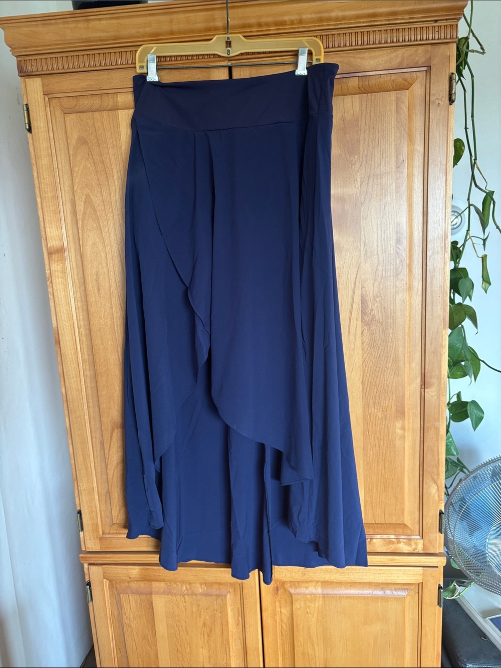 HALARA Navy High-Low Asymmetric Skirt